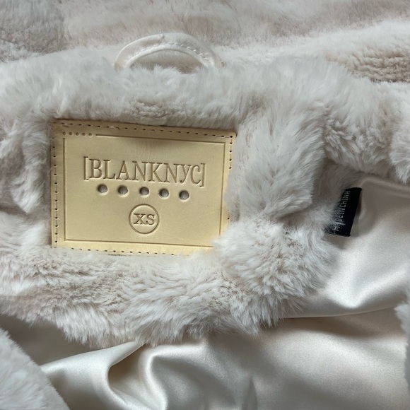 Blank NYC Faux Fur Cream Cropped Jacket Coat Short Winter Warm Elegant Chic XS - Picture 7 of 8